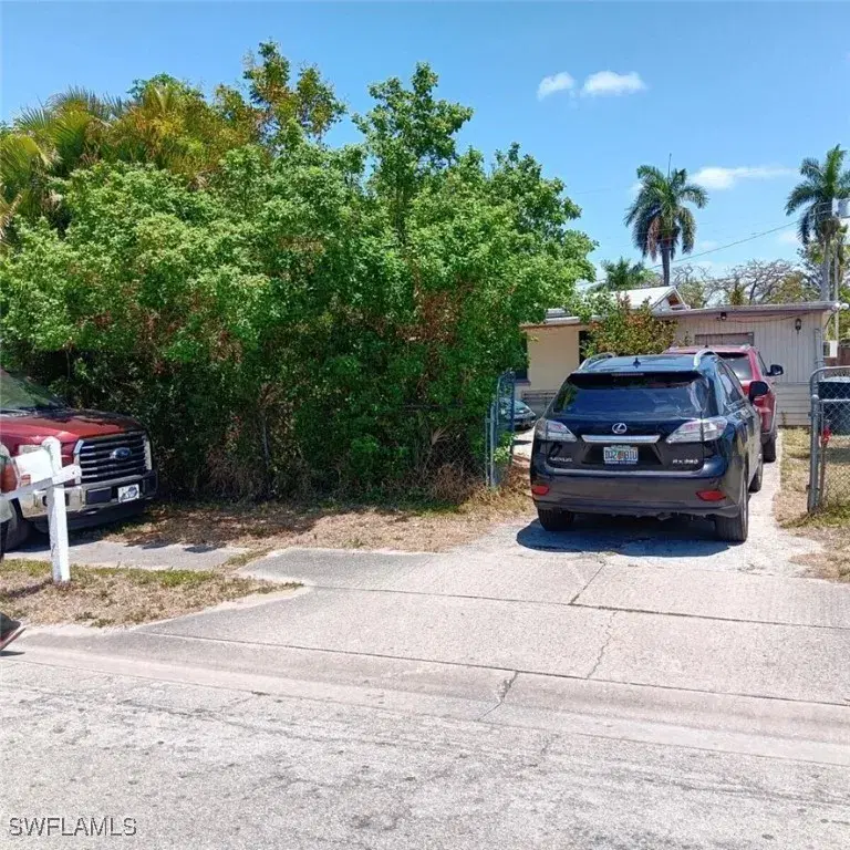 Picture of 1629 Pawnee St, Fort Myers FL 33916