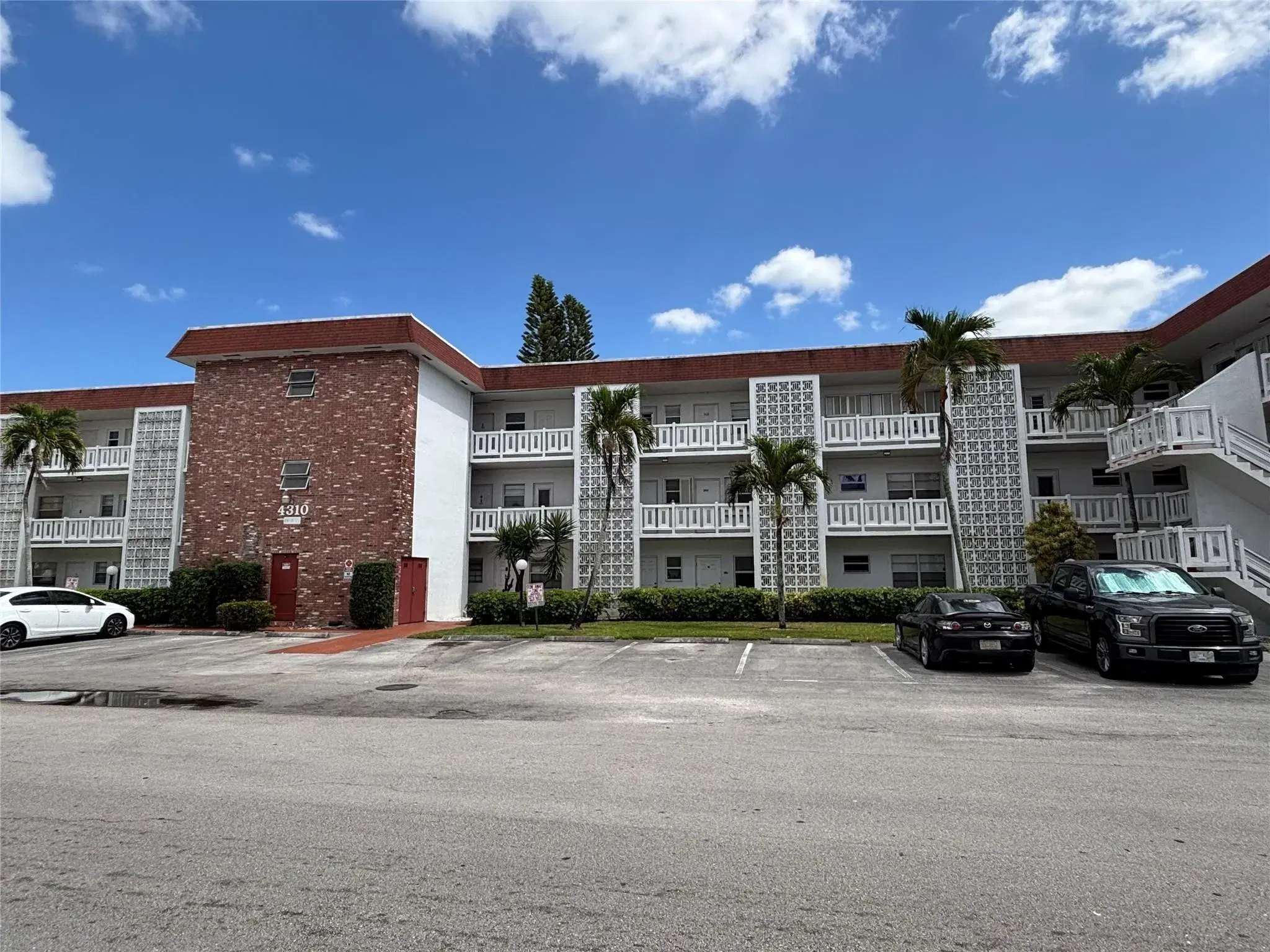 Picture of 4310 NW 12Th Ct 308, Lauderhill, FL 33313