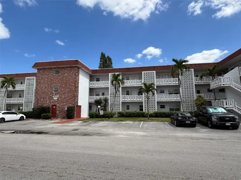 Picture of 4310 NW 12Th Ct 308, Lauderhill FL 33313