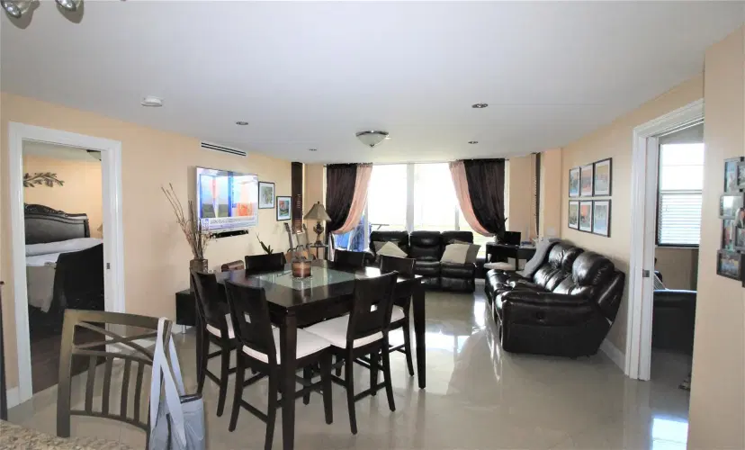 Picture of 3499 Oaks Way 909, Pompano Beach FL 33069