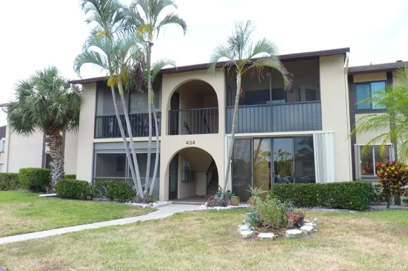 Picture of 434 Pine Glen Lane A-1, Greenacres FL 33463