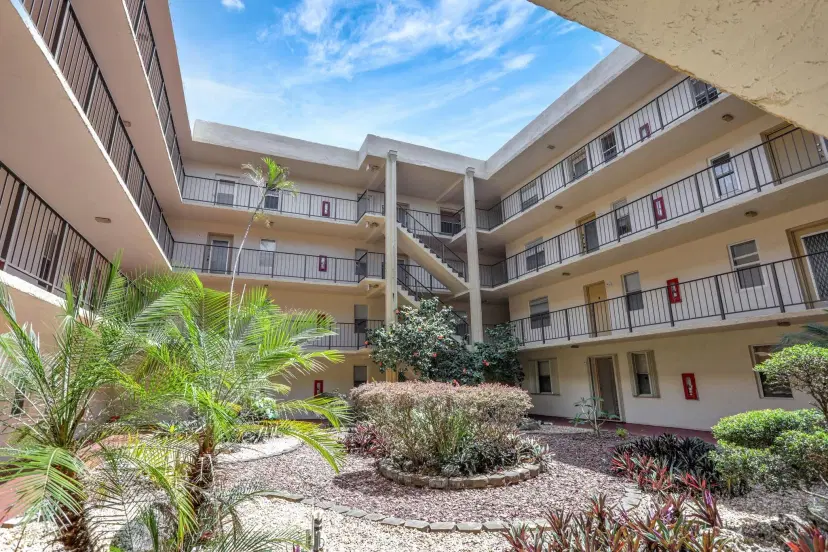 Picture of 2801 Somerset Dr 112, Lauderdale Lakes FL 33311