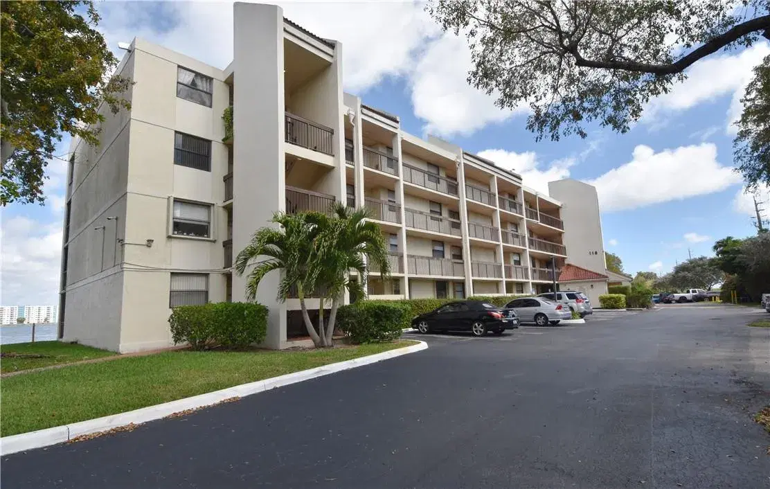 Picture of 118 Lake Emerald Dr 101, Oakland Park, FL 33309