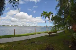 Picture of 118 Lake Emerald Dr 101, Oakland Park, FL 33309
