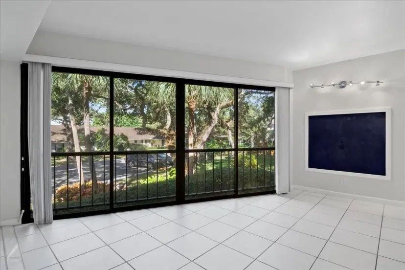 Picture of 1640 Twelve Oaks Way 205, North Palm Beach FL 33408