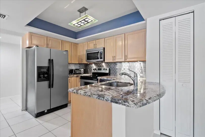 Picture of 1640 Twelve Oaks Way 205, North Palm Beach FL 33408