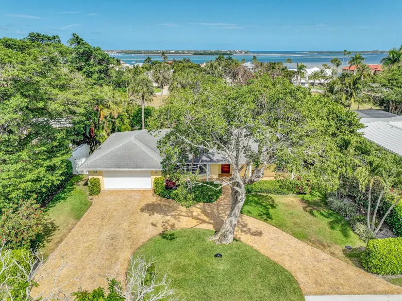 Picture of 10 Middle Road, Sewalls Point FL 34996