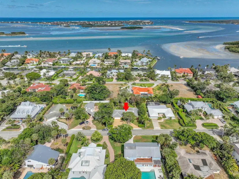 Picture of 10 Middle Road, Sewalls Point FL 34996