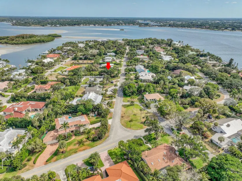 Picture of 10 Middle Road, Sewalls Point FL 34996