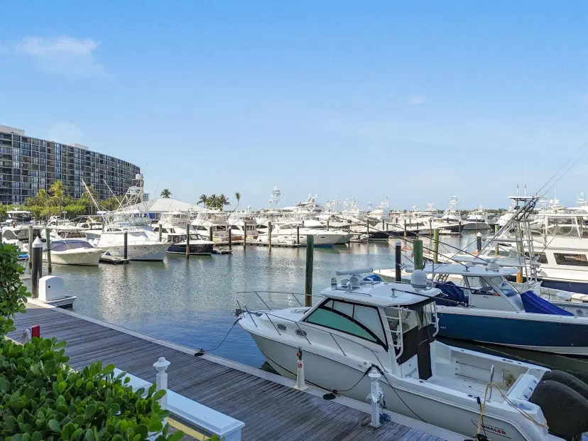 Picture of 108 Lakeshore Drive 140, North Palm Beach FL 33408
