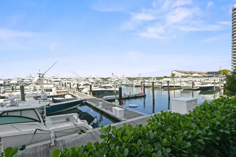 Picture of 108 Lakeshore Drive 140, North Palm Beach FL 33408