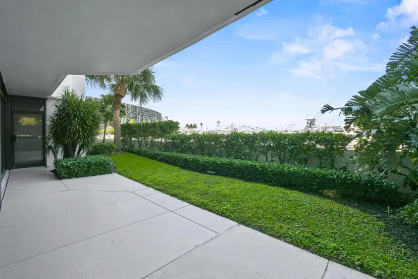 Picture of 108 Lakeshore Drive 140, North Palm Beach FL 33408