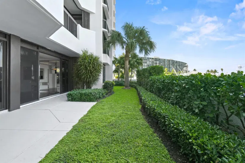 Picture of 108 Lakeshore Drive 140, North Palm Beach FL 33408