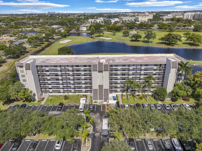 Picture of 3100 W Rolling Hills Circle 705, Davie FL 33328