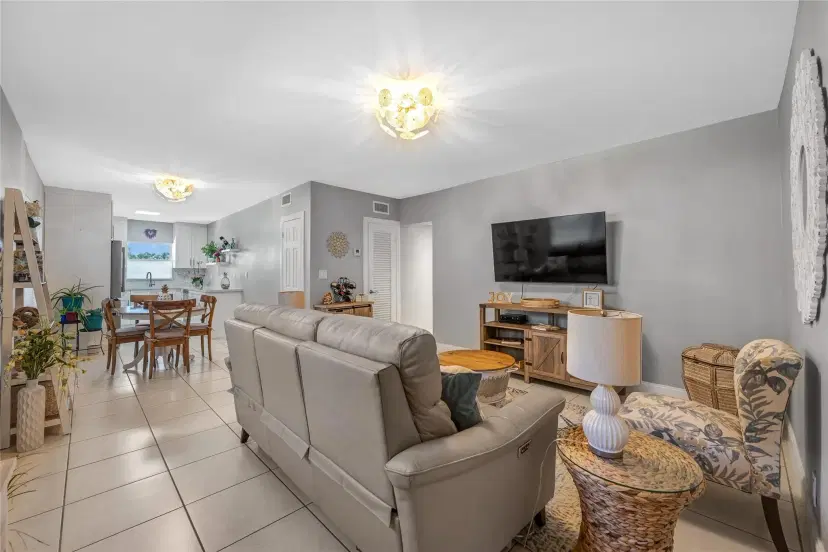 Picture of 2600 S Ocean Dr S109, Hollywood FL 33019