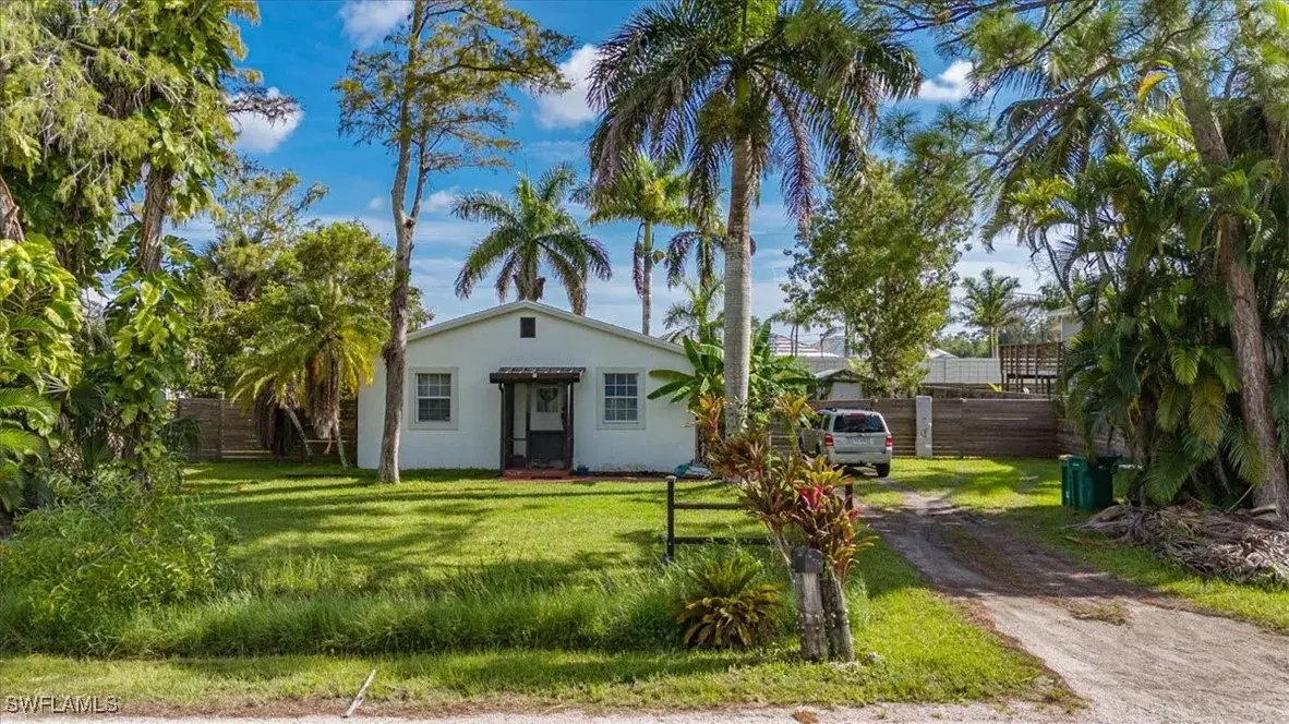 Picture of 3024 Woodside Ave, Naples, FL 34112
