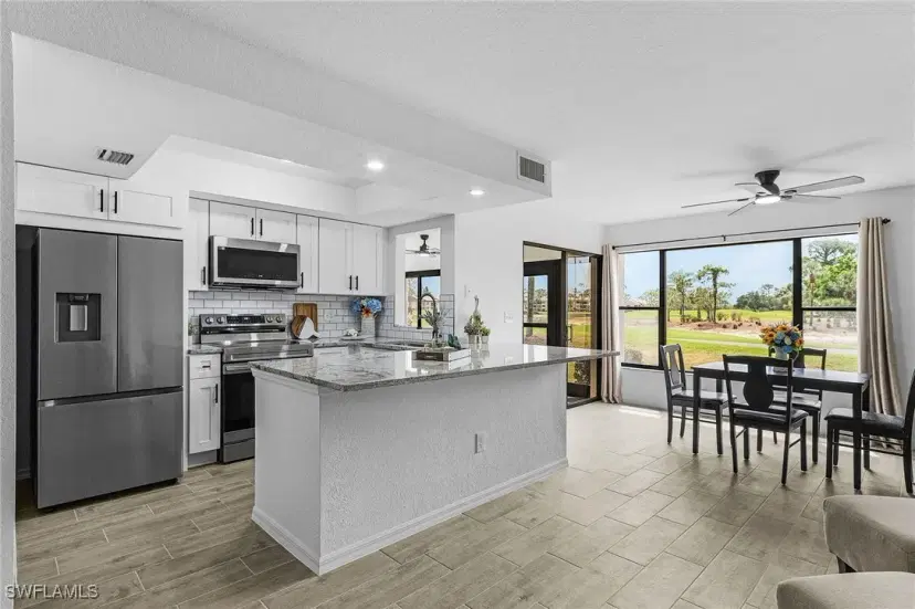 Picture of 5865 Trailwinds Dr 613, Fort Myers FL 33907