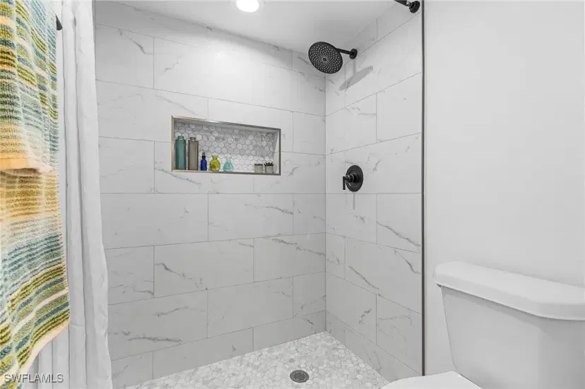 Picture of 5865 Trailwinds Dr 613, Fort Myers FL 33907