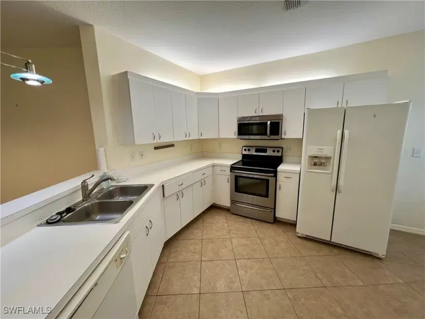 Picture of 12030 Summergate Cir 103, Fort Myers FL 33913