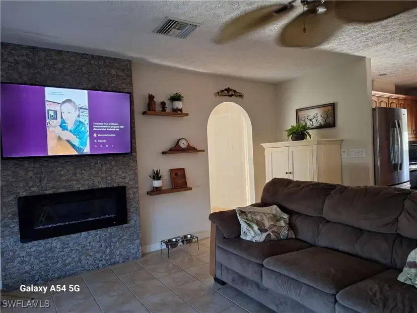 Picture of 478 NE 2Nd Pl, Cape Coral FL 33909