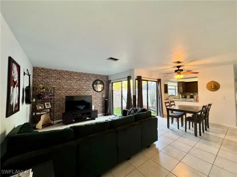 Picture of 1431 SW Courtyards Ter 115, Cape Coral FL 33914