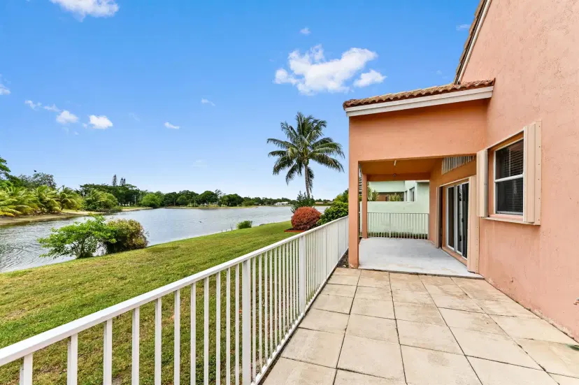 Picture of 9514 Lago Drive, Boynton Beach FL 33472