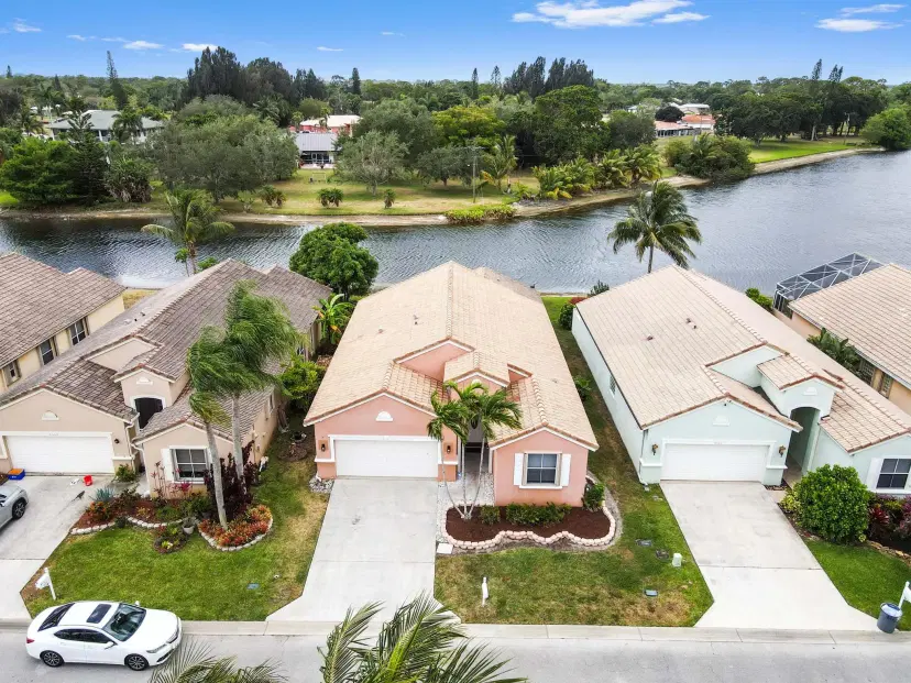 Picture of 9514 Lago Drive, Boynton Beach FL 33472