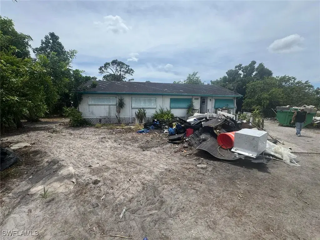 Picture of 8416 Tolles Dr, North Fort Myers, FL 33917