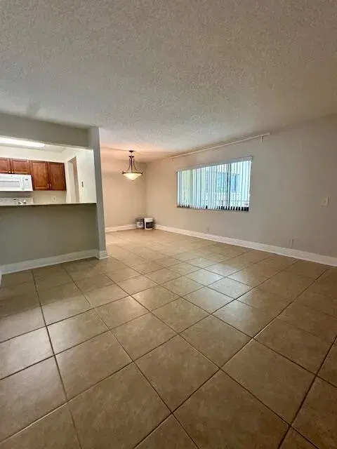 Picture of 915 Meadows Circle, Boynton Beach FL 33436