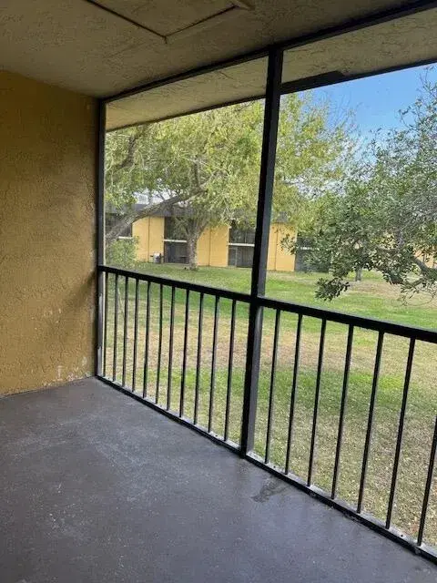 Picture of 915 Meadows Circle, Boynton Beach FL 33436