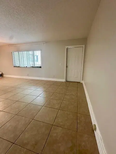 Picture of 915 Meadows Circle, Boynton Beach FL 33436