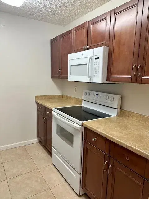Picture of 915 Meadows Circle, Boynton Beach FL 33436