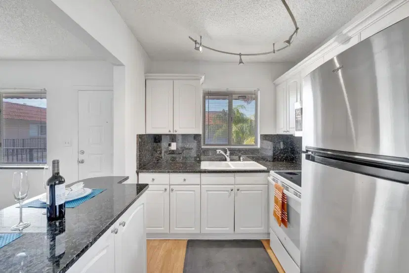 Picture of 3030 NE 5Th Ter 8, Wilton Manors FL 33334