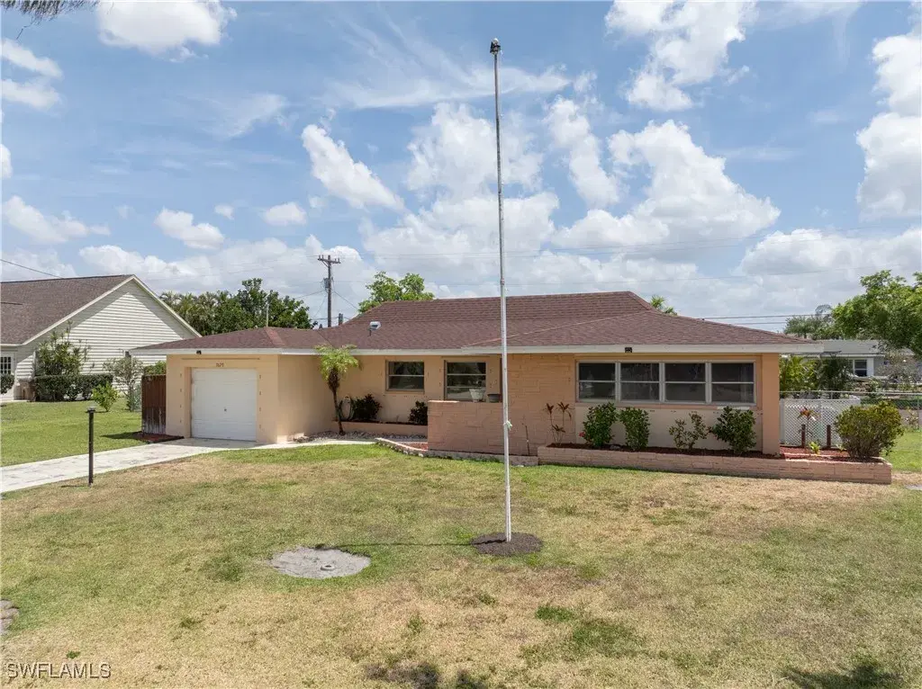 Picture of 3829 SE 2Nd Ave, Cape Coral, FL 33904