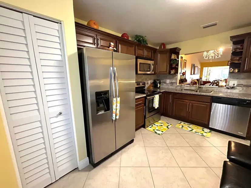 Picture of 4330 Lucerne Villas Lane, Lake Worth FL 33467