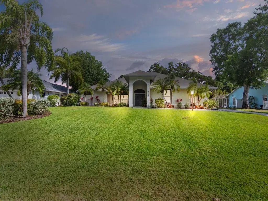 Picture of 6413 55Th Square, Vero Beach, FL 32967