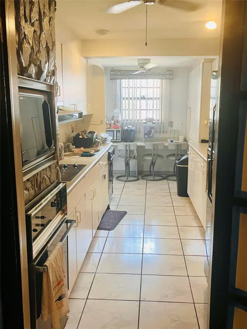 Picture of 2420 NW 132 St 2420, Miami FL 33167