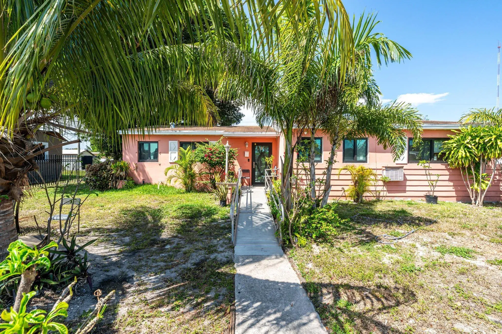Picture of 1021 NW 195 St, Miami, FL 33169