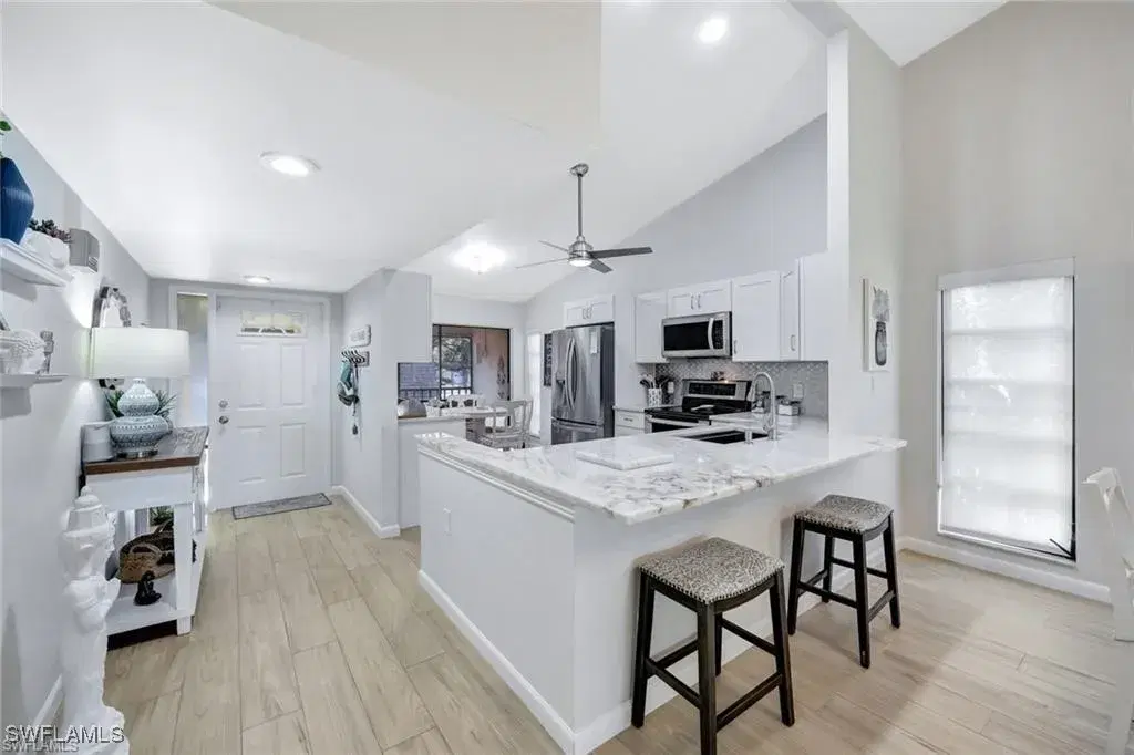 Picture of 15400 Cedarwood Ln 1-201, Naples, FL 34110