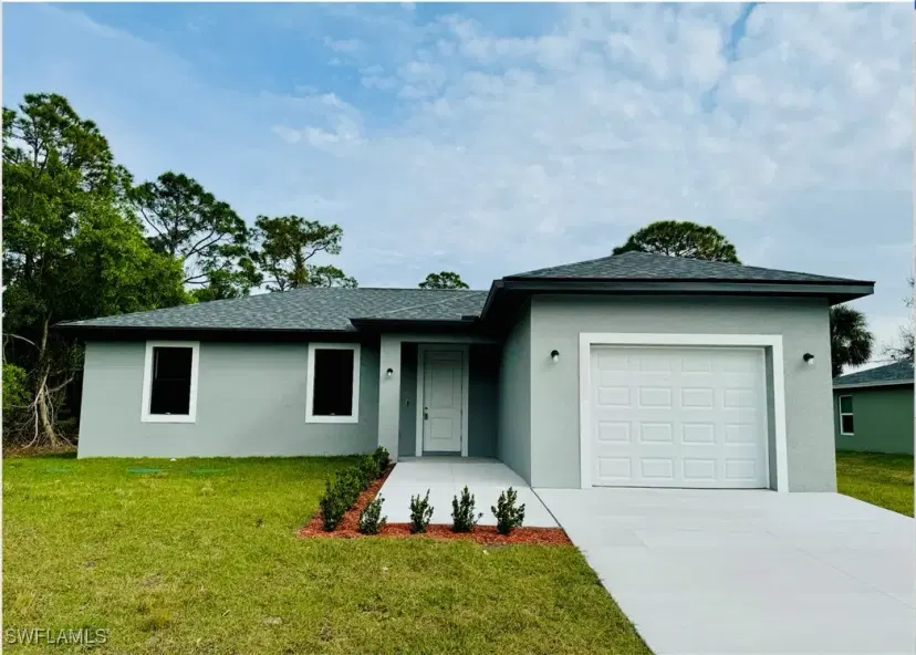 Picture of 9027 E Castle Cir, Labelle FL 33935