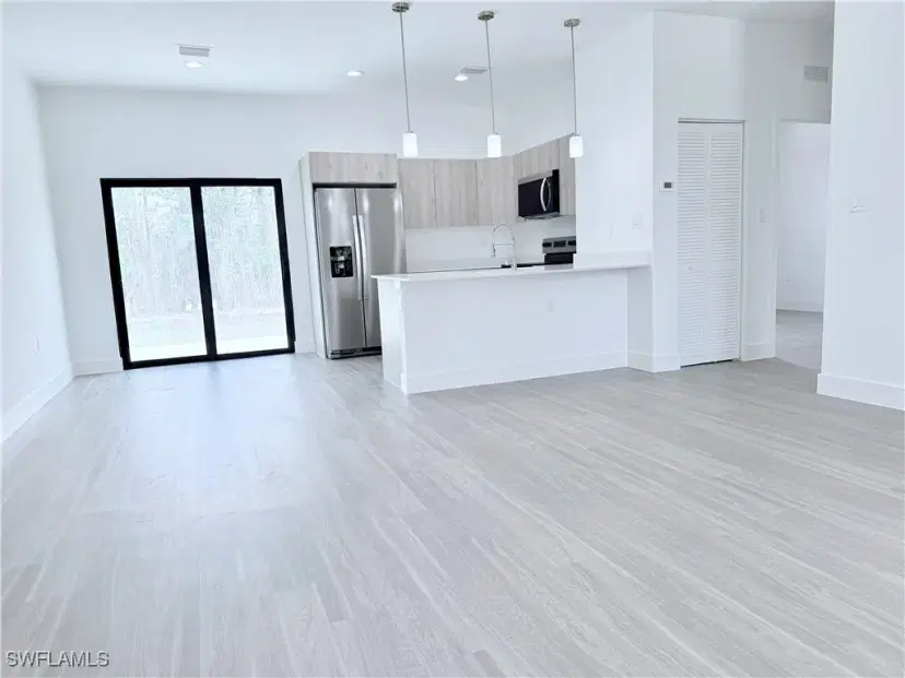 Picture of 9027 E Castle Cir, Labelle FL 33935