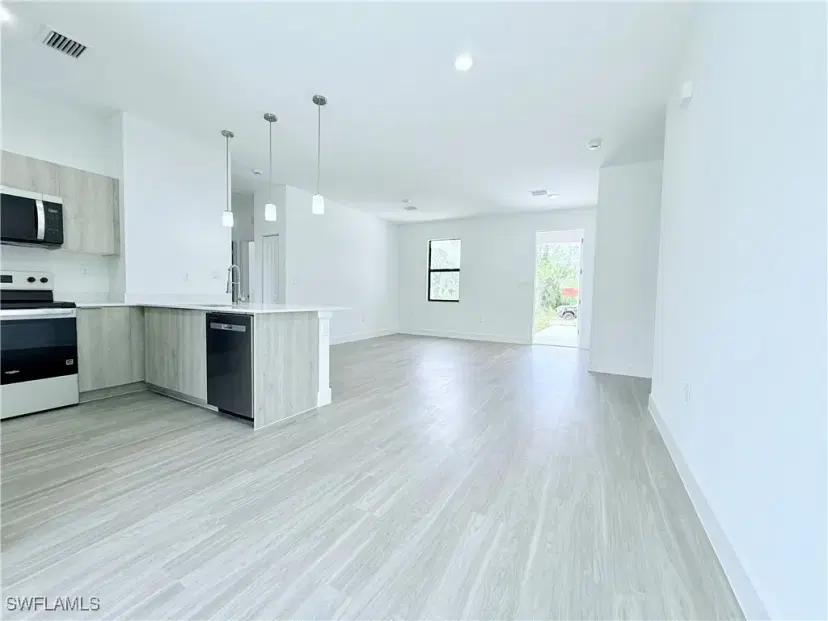 Picture of 9027 E Castle Cir, Labelle FL 33935