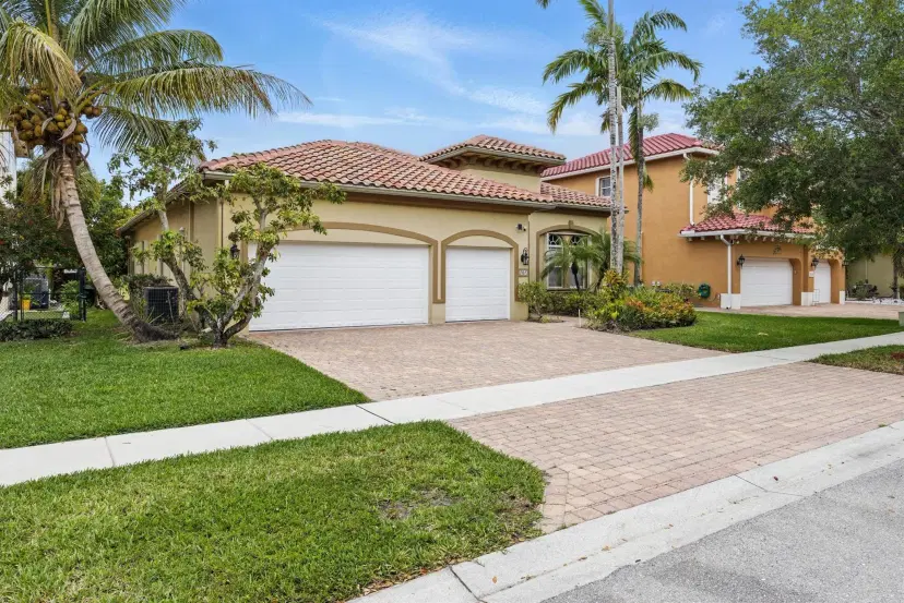 Picture of 707 Cresta Circle, West Palm Beach FL 33413