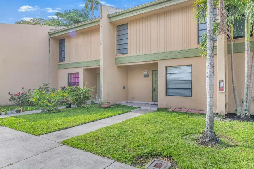 Picture of 9220 NW 14Th St 272, Pembroke Pines FL 33024