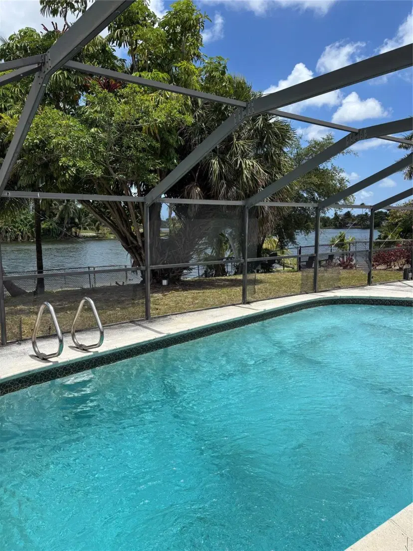 Picture of 1621 NW 168Th Ter, Miami FL 33169