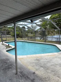 Picture of 1621 NW 168Th Ter, Miami, FL 33169