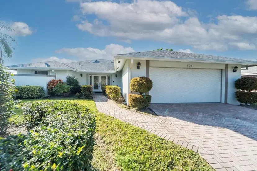Picture of 696 Juniper Place, Wellington FL 33414