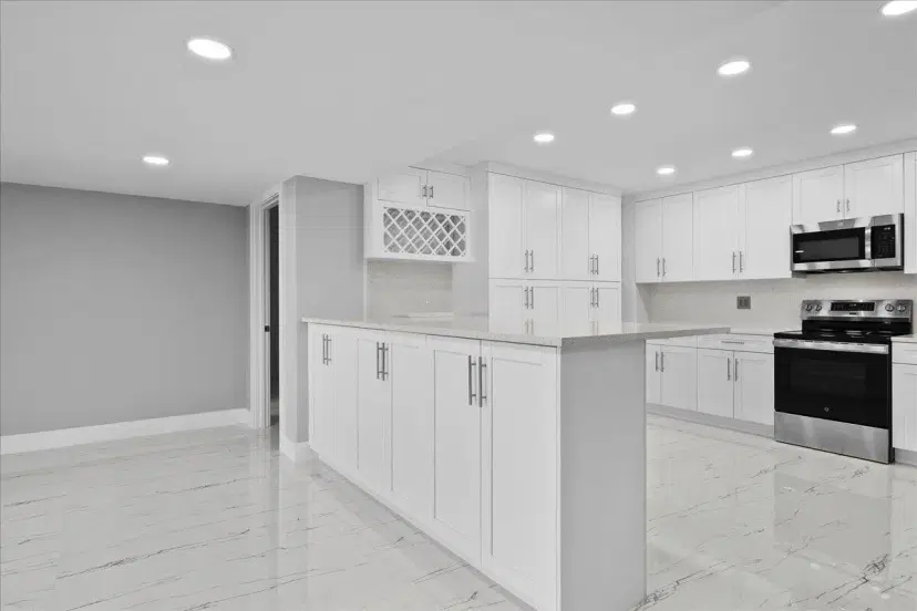 Picture of 3040 Lake Shore Drive 101, Riviera Beach FL 33404