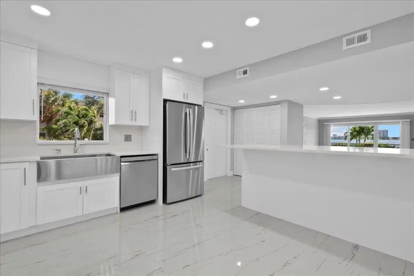 Picture of 3040 Lake Shore Drive 101, Riviera Beach FL 33404