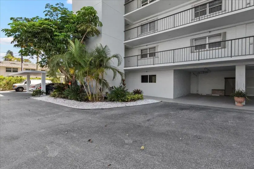 Picture of 3040 Lake Shore Drive 101, Riviera Beach FL 33404